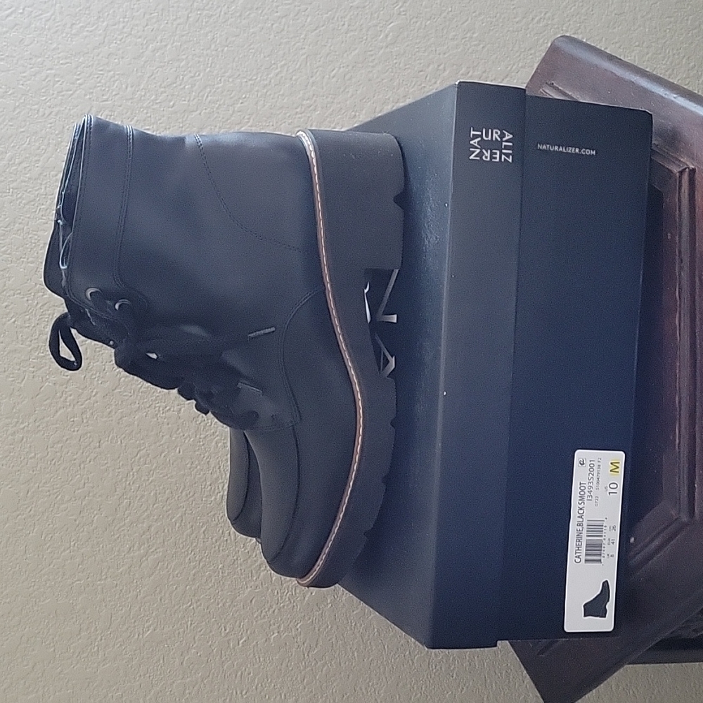 Naturalizer "Catherine" Lug sole boot